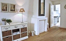Stylish Canalhouse B